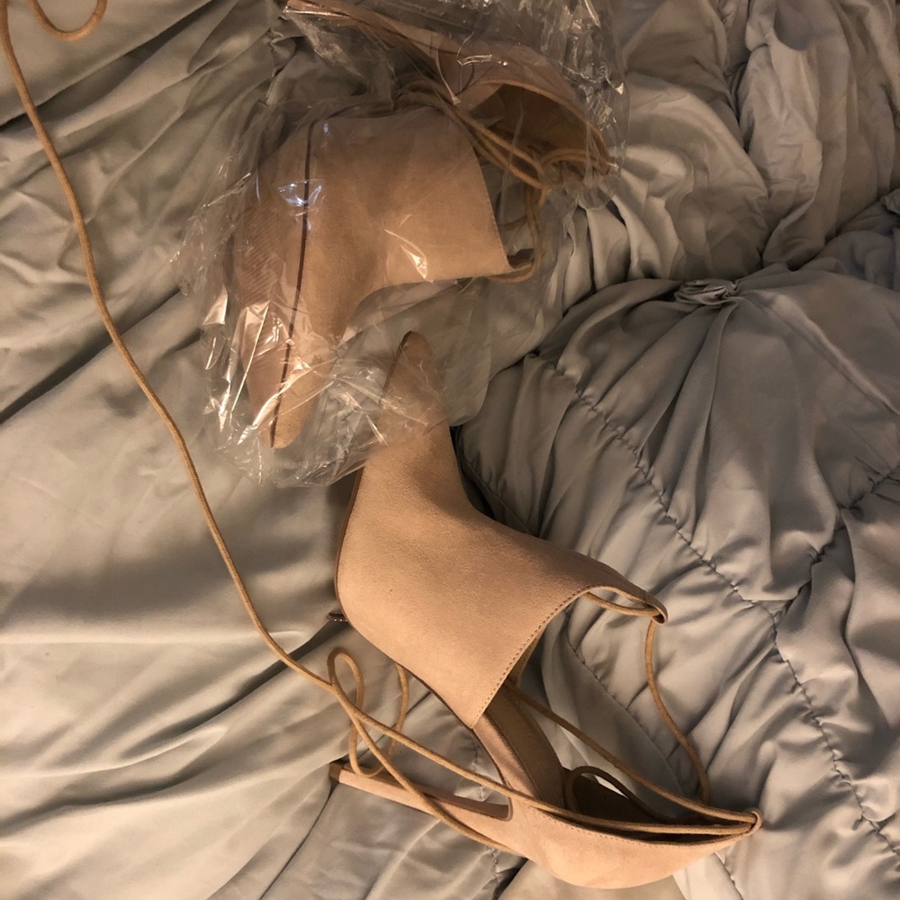 Beautiful tan heels